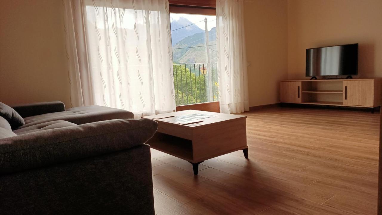 Apartaments Rural Berrós La Guingueta d’Àneu Kültér fotó